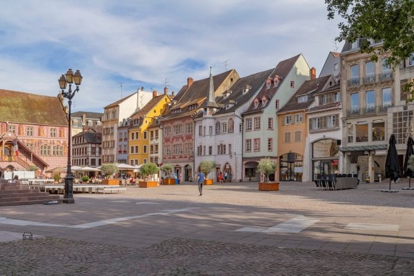 Place de la Réunion à Mulhouse, secteur d’intervention de l’expert automobile dans le Haut-Rhin